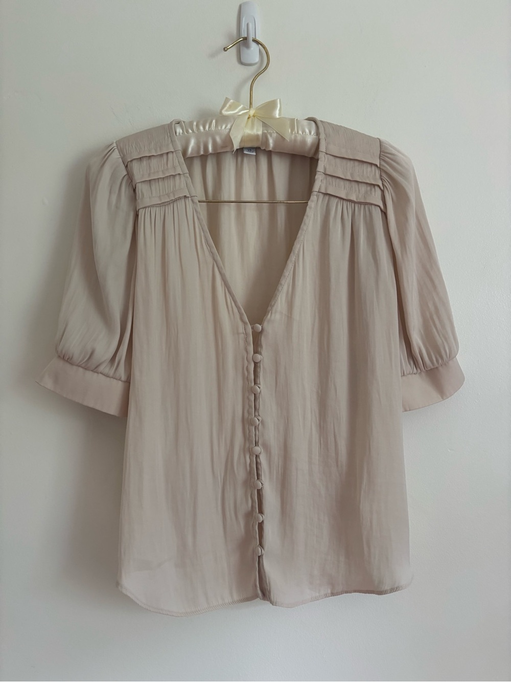 Women’s Evereve Cream Button-Front Puff Sleeve Blouse